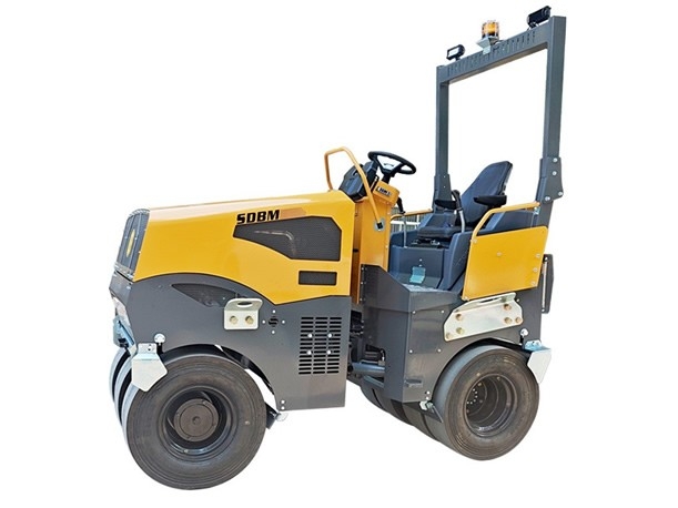 奔馬5噸小型座駕雙膠輪壓路機(jī)BM5000DQ